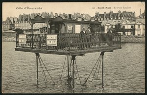 Carte postale représentant le pont mobile à marée haute à Saint-Malo, vers 1900 - French Photographer